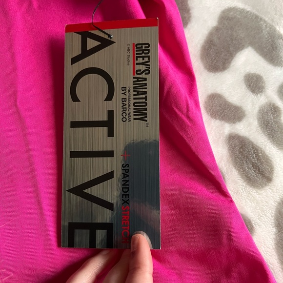 NWT PINK SCRUB TOP - Picture 2 of 4